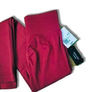 NWT Red Ribbed Seamless Scrunch Butt Leggings Size S